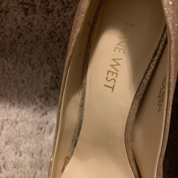 🎉Host Pick 🎉 Nine West - Gold Sparkle Heels - Picture 9 of 12